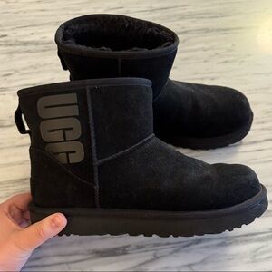 Black Ugg boots